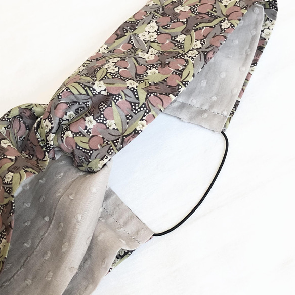落ち着いたカラーのリバティCherry Ripeと薄手のドット柄＊軽い着け心地のリバーシブルクロスヘアバンド・ターバン 3枚目の画像