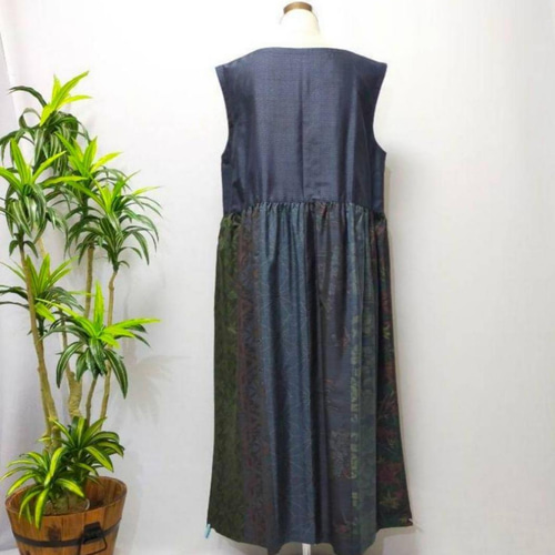 ロング丈！　大島紬　vネックワンピース ジャンパースカート　着物リメイク　紺 ロング丈！ 大島紬 vネックワンピース ジャンパースカート 着物