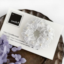 オーガンジー刺繍 紫陽花ブローチ(ホワイト)【受注制作】 3枚目の画像