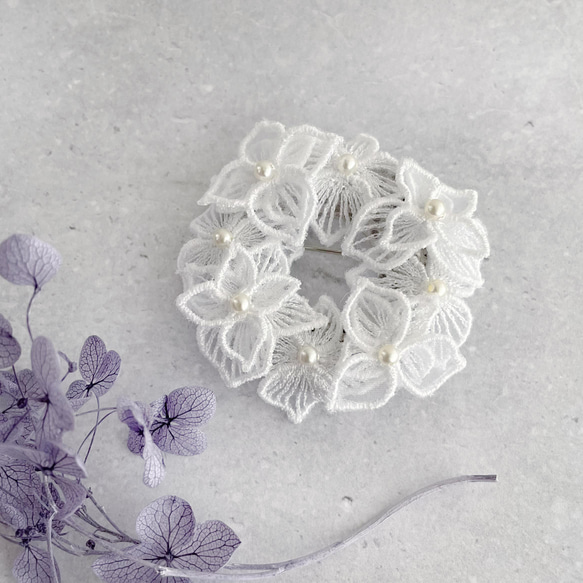 オーガンジー刺繍 紫陽花ブローチ(ホワイト)【受注制作】 10枚目の画像