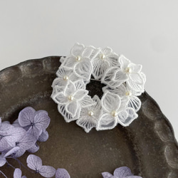 オーガンジー刺繍 紫陽花ブローチ(ホワイト)【受注制作】 11枚目の画像