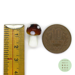 毒キノコのガラスの立体ランプワークビーズS（ブラウン）5個セット #BG-0027 4枚目の画像
