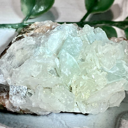 天使の水晶˚✧₊⁎  グリーンアポフィライト　原石　ラフストーン　魚眼石 1枚目の画像