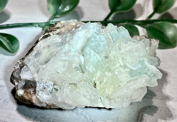 天使の水晶˚✧₊⁎  グリーンアポフィライト　原石　ラフストーン　魚眼石 1枚目の画像