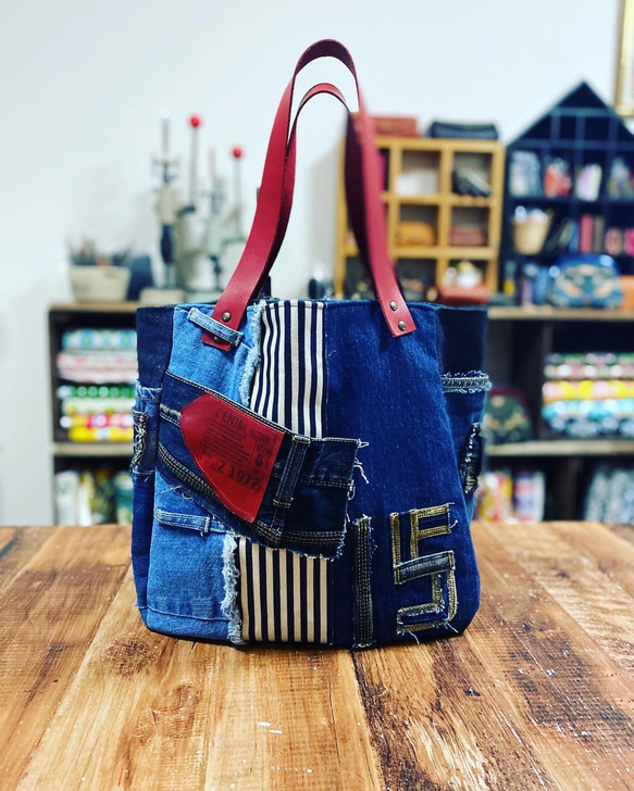 本革持ち手のデニムリメイクトートバッグLLサイズ A4ファイルも入り  