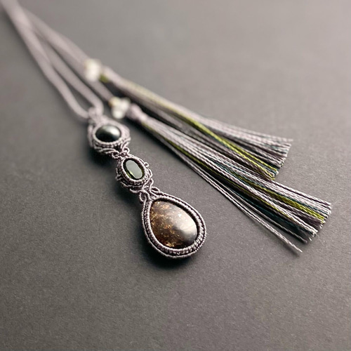 モルダバイト&ブラックオパールのマクラメペンダント 【公式通販】