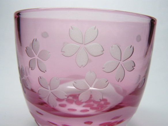 ❀ 桜の冷茶・冷酒グラス　～花いかだ B　ピンク（1個） 5枚目の画像