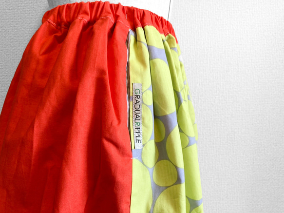 【オレンジ×イエロードットのリバーシブルギャザースカート】 4枚目の画像