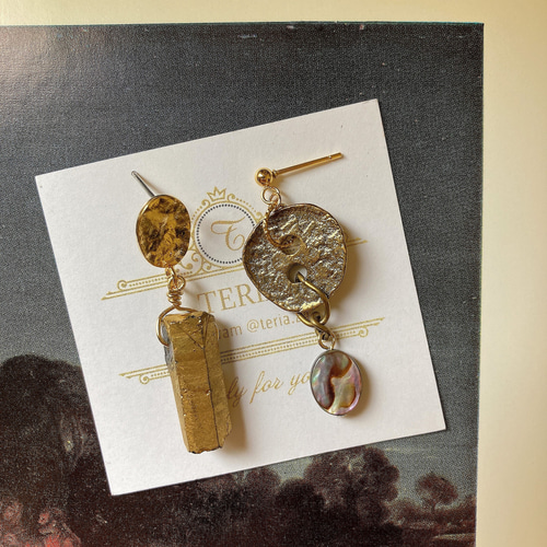 水晶 ゴールド アバロンシェル ボタン アシンメトリー ピアス  