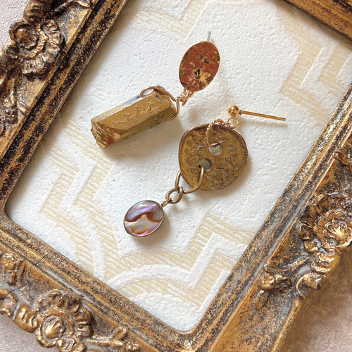 水晶 ゴールド アバロンシェル ボタン アシンメトリー ピアス  