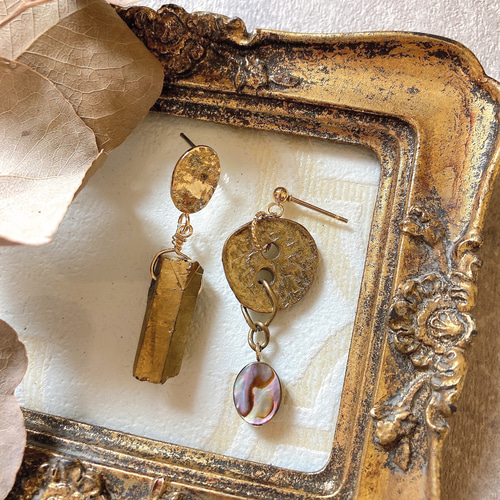 水晶 ゴールド アバロンシェル ボタン アシンメトリー ピアス  