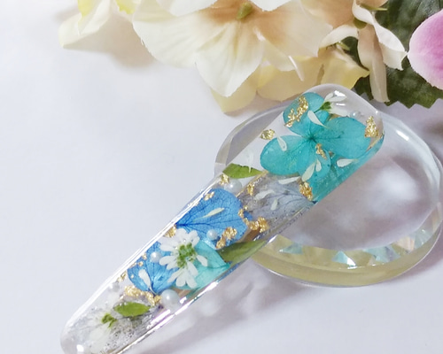 ヘアクリップ レジン 二等辺三角形 ジャックポットと紫陽花