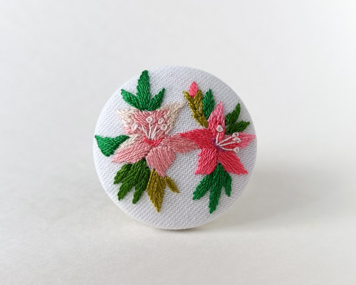 ハンドメイド刺繍ブローチ　bulaunbulaun様ご確認ページです。 ハンドメイド刺繍ブローチ bulaunbulaun様ご確認ページです。