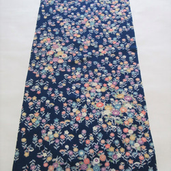 深藍色 Hon Kaga Yuzen 花卉圖案 純絲丹後縐紗 No.42 [長 100 厘米 x 寬 36 厘米] 和服解開日本 第3張的照片