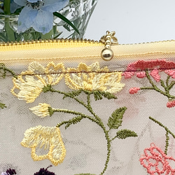素敵な刺繍のチュールレースとハードメッシュ　軽い　セミシースルーのフラットなポーチ　ナイロンファスナー　291 4枚目の画像