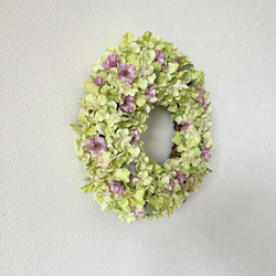 柔らかグリーンの紫陽花リース(26cm アーティフィシャル) 2枚目の画像