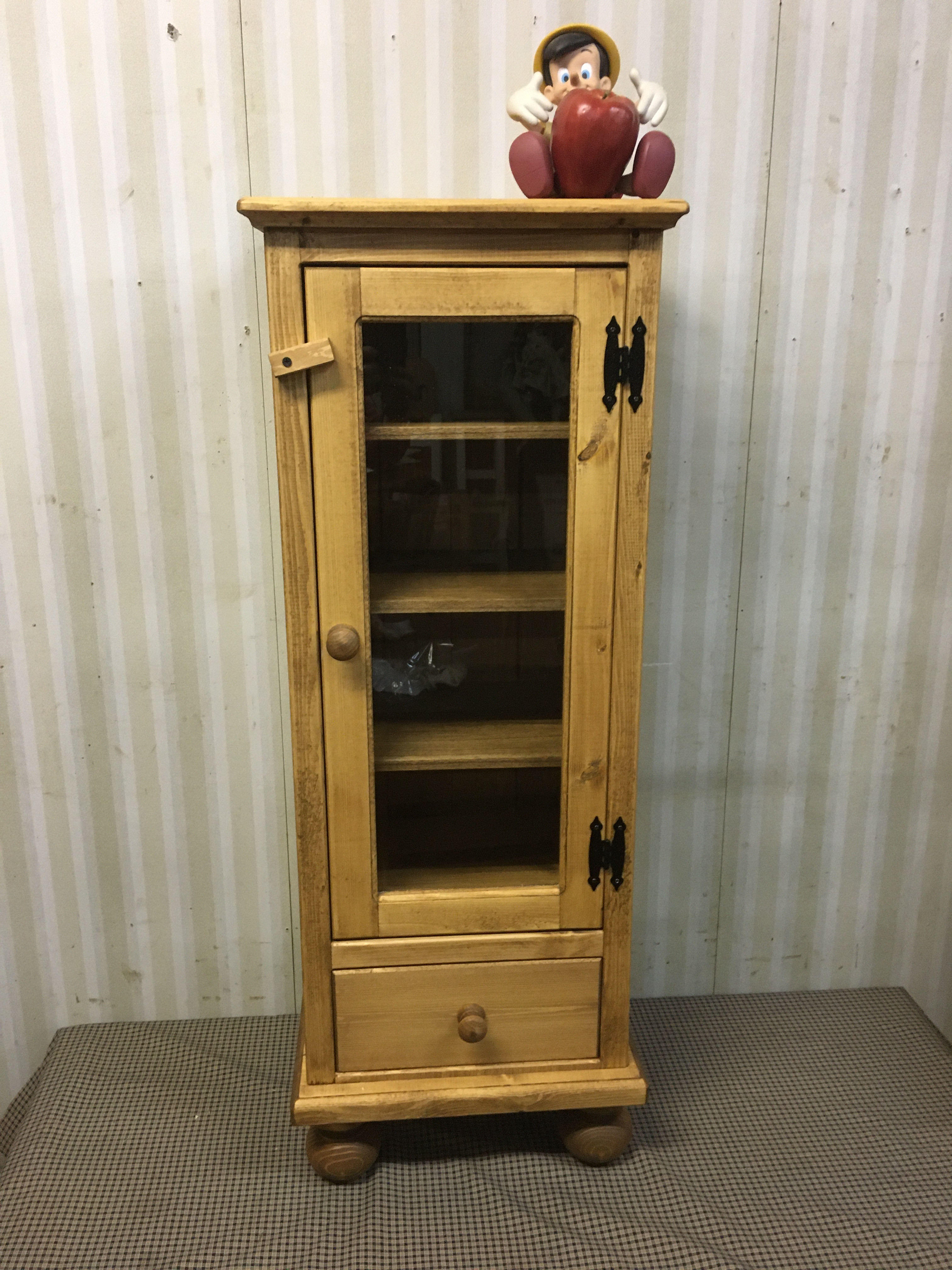 カントリーガラスキャビネット