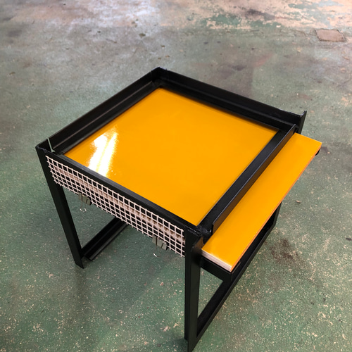 日本蜜蜂 重箱用巣箱台 29cm用 日本蜜蜂 重箱用 巣箱台 29cm用 トリカルネット付き おもちゃ