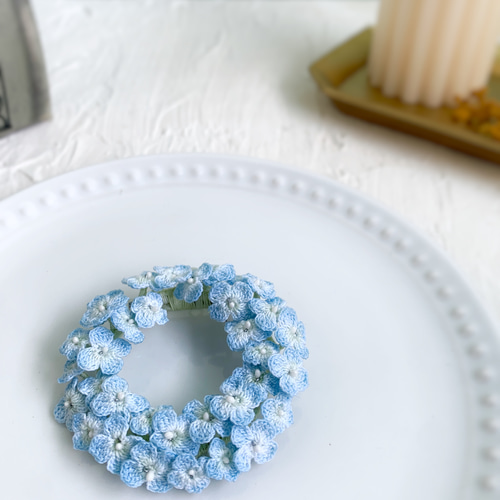 ブルー 紫陽花のリース型ブローチ レース編みアクセサリー あじさい