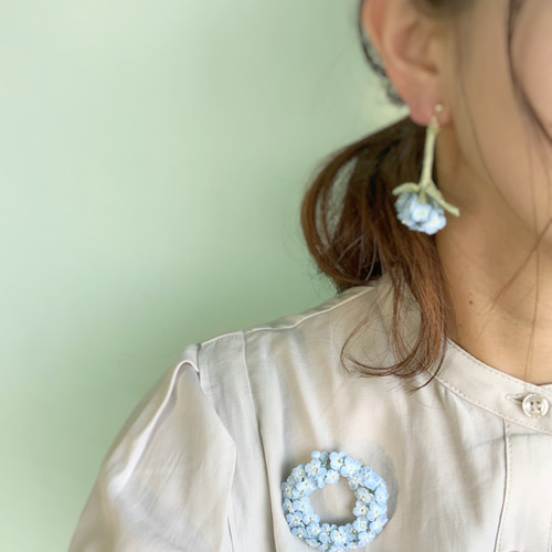 ブルー 紫陽花のリース型ブローチ レース編みアクセサリー あじさい