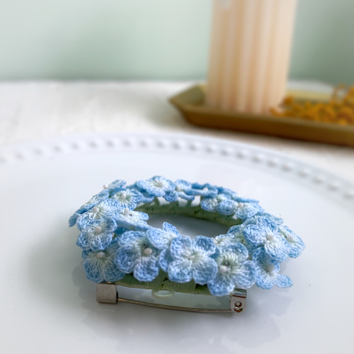 ブルー 紫陽花のリース型ブローチ レース編みアクセサリー あじさい