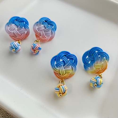 空を結ぶ＊手染め水引のグラデーションピアス ピアス（スタッド・一粒