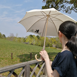 プードル刺繍の日傘(アイボリーのリネン生地に黒プードル)　UV加工済み 7枚目の画像