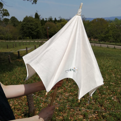 プードル刺繍の日傘(アイボリーのリネン生地に黒プードル)　UV加工済み 6枚目の画像