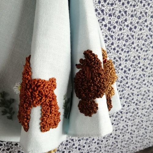 プードル刺繍の日傘（水色リネン生地に茶系プードル8頭）UV加工