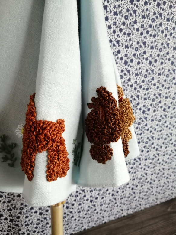 プードル刺繍の日傘（水色リネン生地に茶系プードル8頭）UV加工済み 5枚目の画像