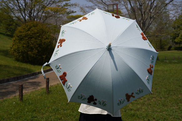 プードル刺繍の日傘（水色リネン生地に茶系プードル8頭）UV加工済み 10枚目の画像