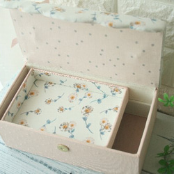 リバティ生地使用　メロディスモール  2段 道具箱　裁縫箱 ソーイングボックス 　アクセサリーボックス 4枚目の画像