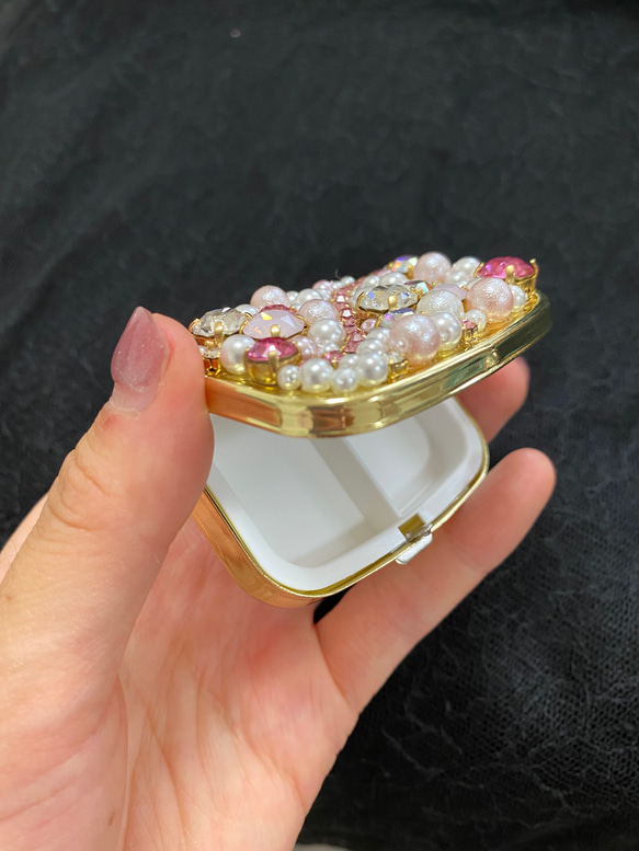 Queen's Box＊* スワロフスキービジュー  ピルケース 4枚目の画像