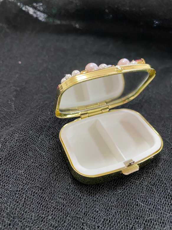 Queen's Box＊* スワロフスキービジュー  ピルケース 6枚目の画像