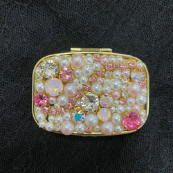Queen's Box＊* スワロフスキービジュー  ピルケース 1枚目の画像