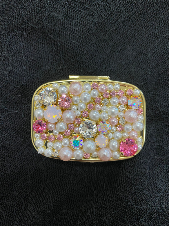 Queen's Box＊* スワロフスキービジュー  ピルケース 1枚目の画像