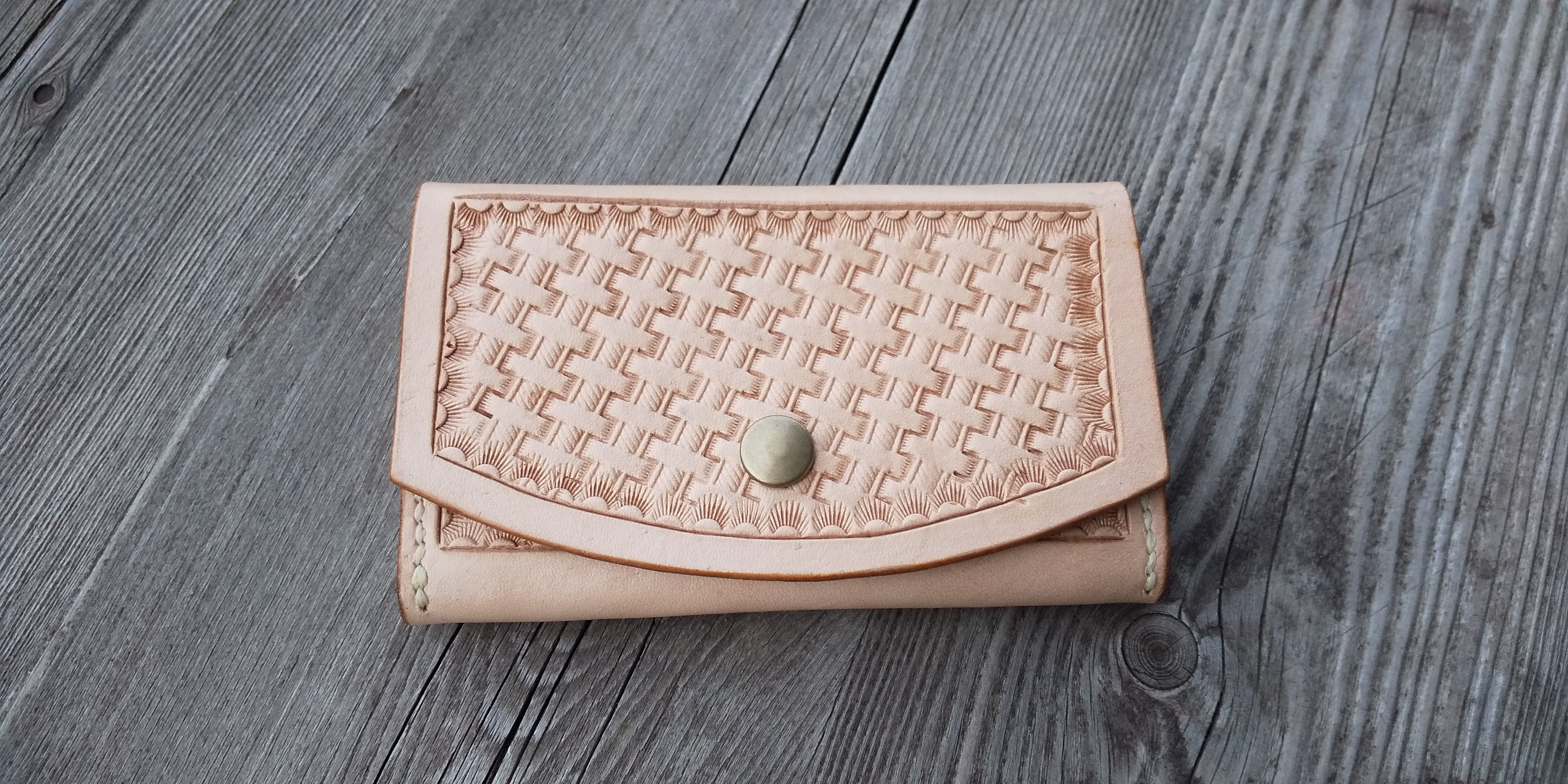 手縫い、刻印の完全ハンドメイド革の経年変化が楽しめるカードケース・名刺入れ