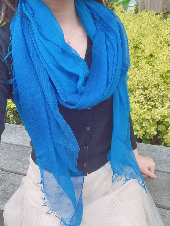 薄手グラデーションストール　マリンブルー　 2枚目の画像