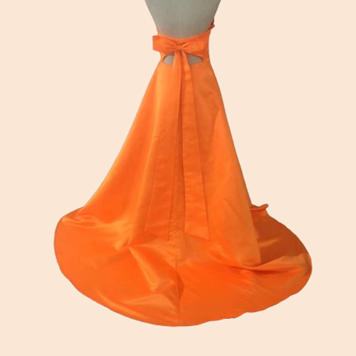 パーティードレス オレンジ ベアトップ リボン 床付く 背中見せ マット  