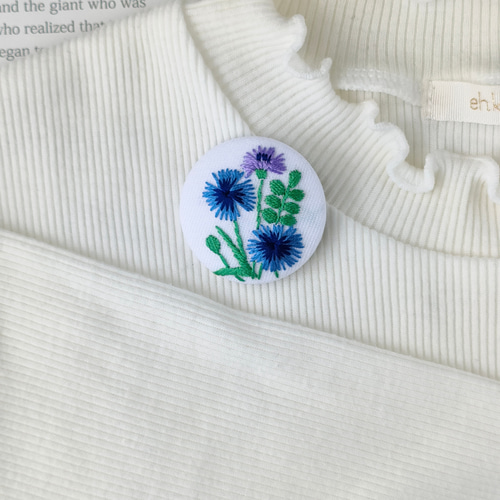 〚はるちゃん様オーダー〛刺繍ブローチ 受注制作】矢車草の刺繍ブローチ 矢車菊 ブローチ かなちゃん手