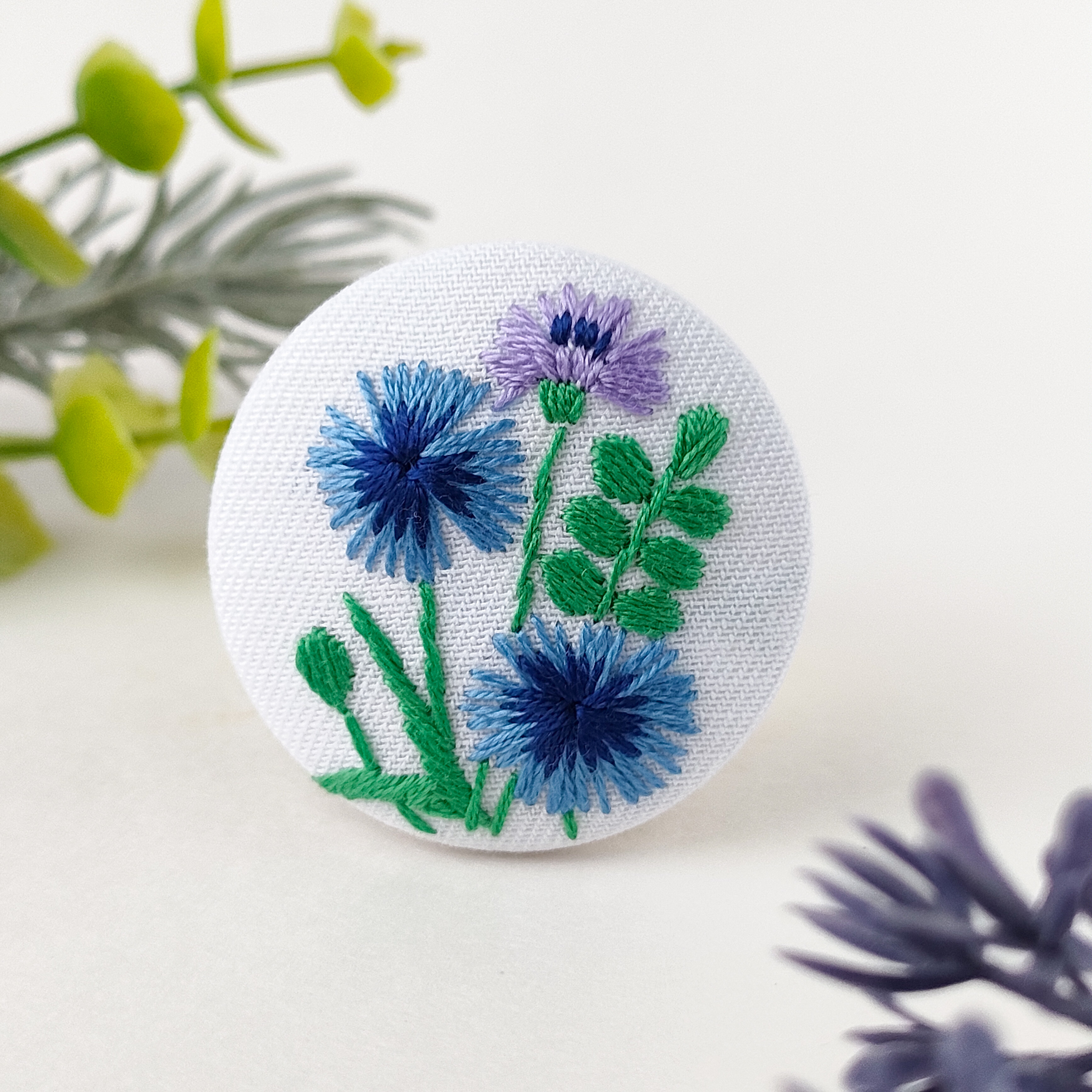 受注制作】矢車草の刺繍ブローチ 矢車菊 ブローチ かなちゃん手