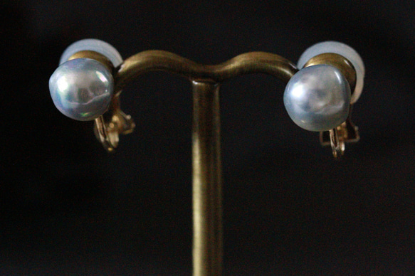 天然灰 Akoya 珍珠（巴洛克）單隻耳環六月生日石巴洛克珍珠 第3張的照片