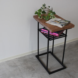 アイアン製の中棚付きサイドテーブル　無垢　観葉植物　アイアン　industrial風　中棚付き　カフェ風 2枚目の画像