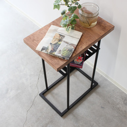 アイアン製の中棚付きサイドテーブル　無垢　観葉植物　アイアン　industrial風　中棚付き　カフェ風 1枚目の画像