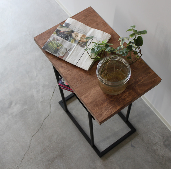 アイアン製の中棚付きサイドテーブル　無垢　観葉植物　アイアン　industrial風　中棚付き　カフェ風 8枚目の画像