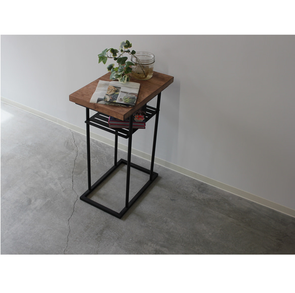 アイアン製の中棚付きサイドテーブル　無垢　観葉植物　アイアン　industrial風　中棚付き　カフェ風 9枚目の画像