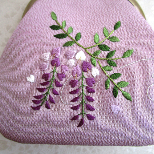日本刺繍【藤の花】絹のがま口ポーチ ◇藤色◇ 刺繍 手刺繍 花刺繍