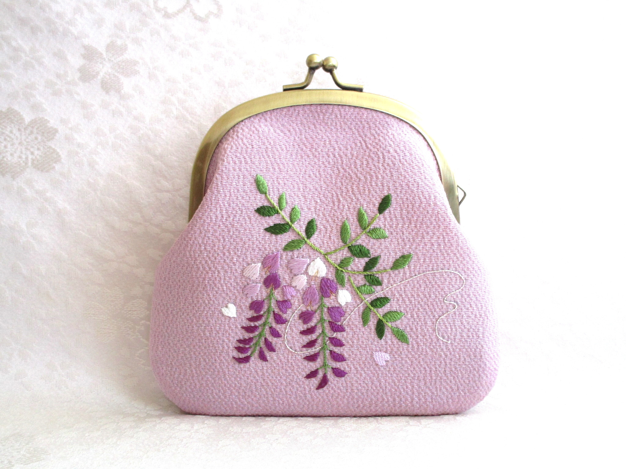 受注制作】手刺繍のがま口ポーチ『鳥と草花』角型 | iichi 日々