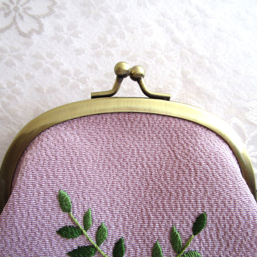 日本刺繍【藤の花】絹のがま口ポーチ ◇藤色◇ 刺繍 手刺繍 花刺繍