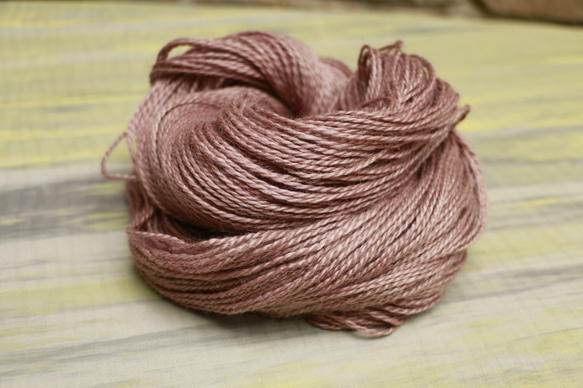 草木染の高級DKヤーン　Baby Alpaca 50％、Silk 25％, Linen 25% Biwa 1枚目の画像